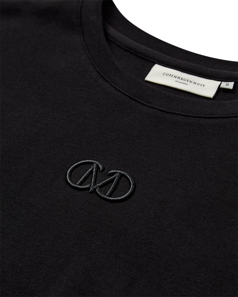 CMMUSE - T-SHIRT IN SCHWARZ